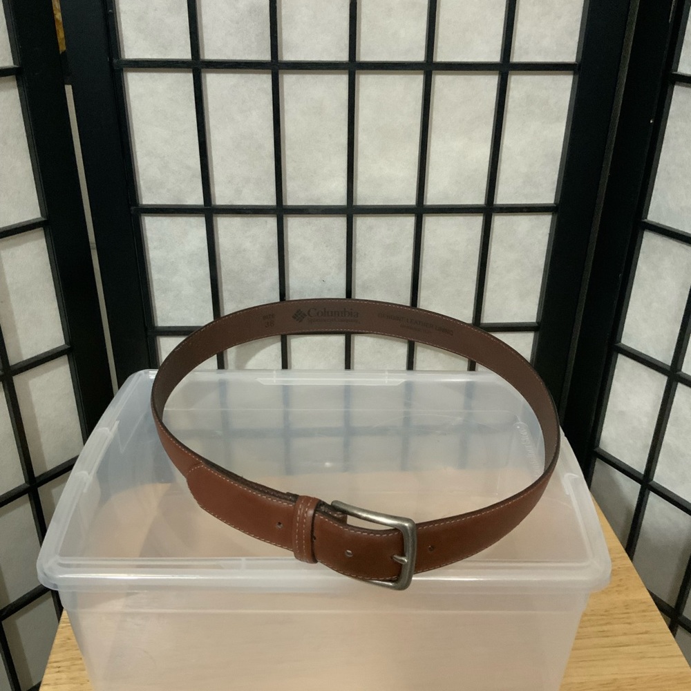 Columbia Men’s Trinity Logo Everyday Casual Dress Belt. Excellent Condition.